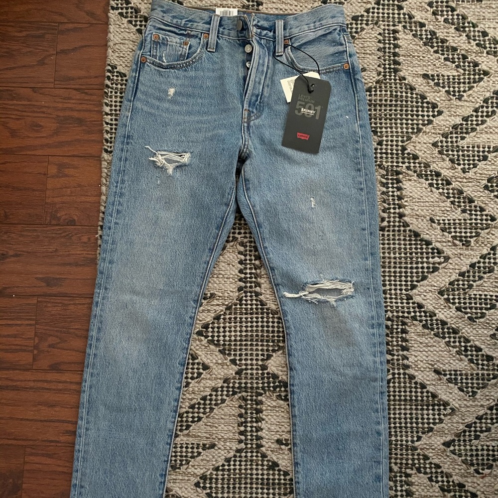 Levi’s 501 Skinny Jeans Can’t Touch This. 💜